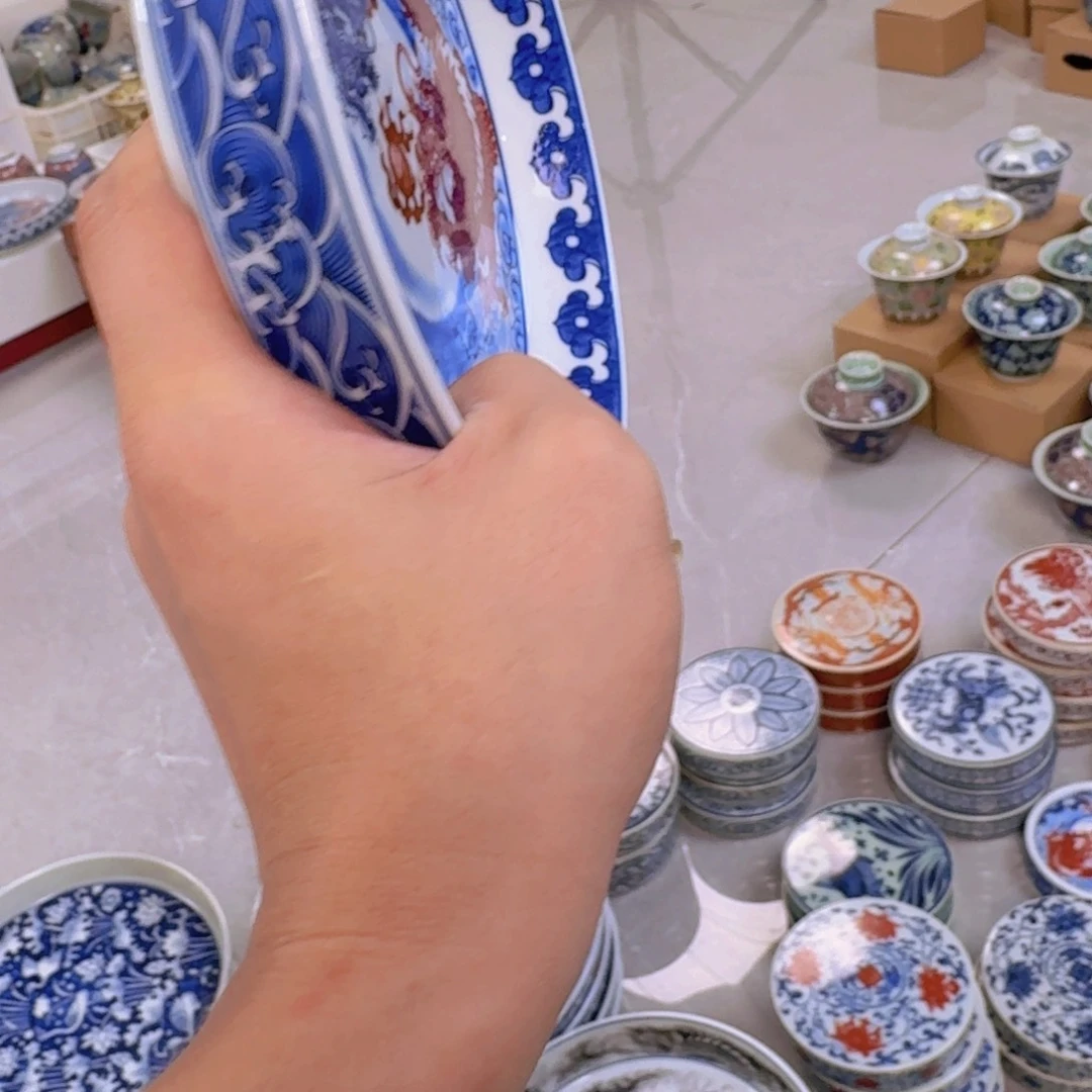 瓷片双龙戏珠大壶乘景德镇