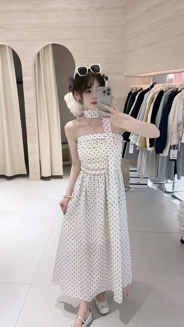 18105抹胸款波点连衣裙