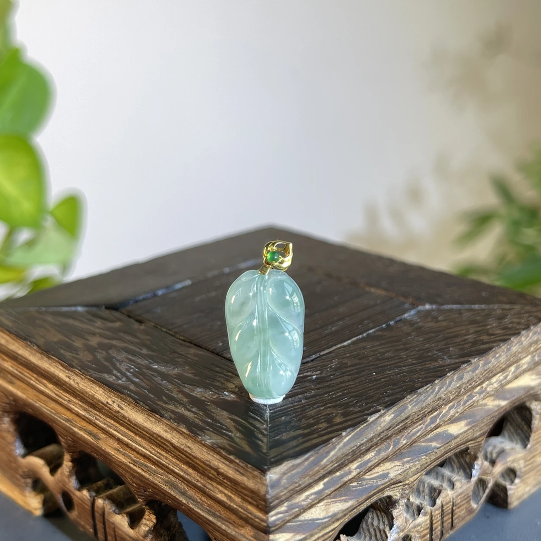 JXB23-23  天然缅甸A货翡翠 18K扣金枝玉叶