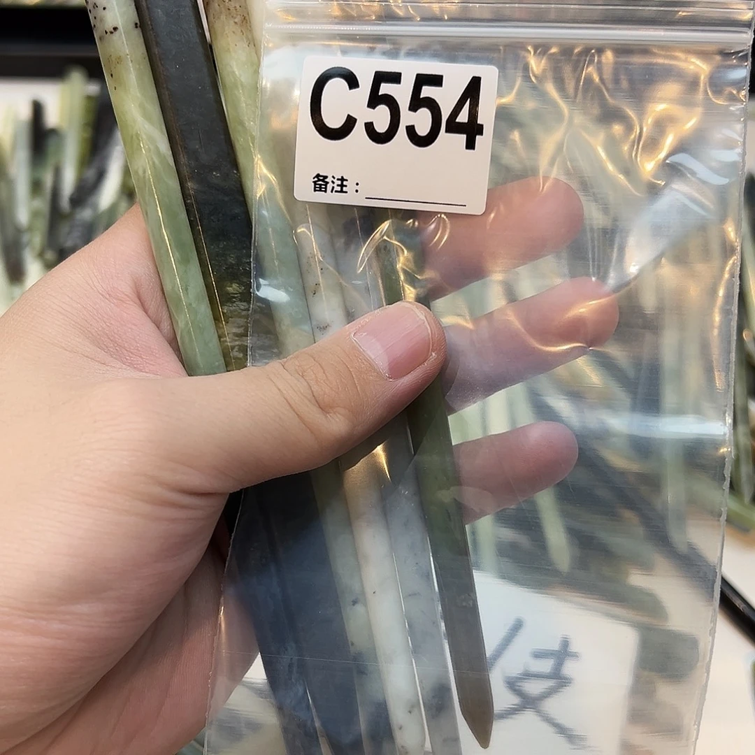 大***可未镶嵌蛇纹石玉发饰