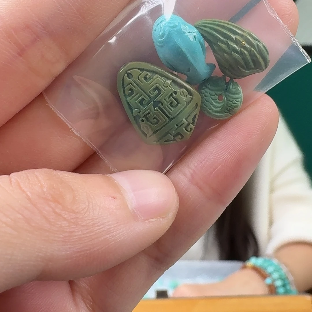 绿松石未镶嵌珠宝奇石