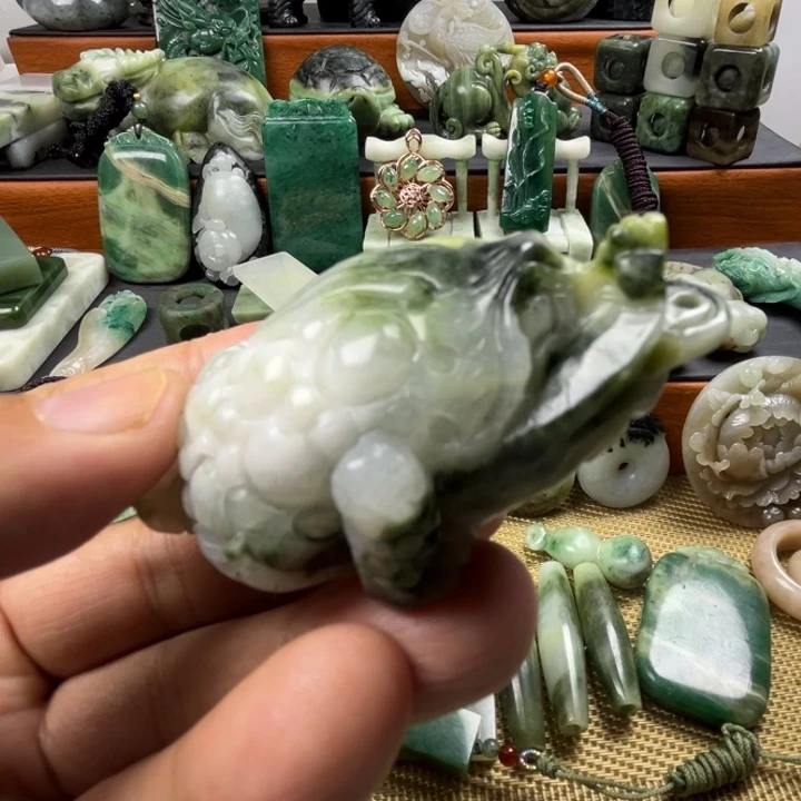 独山玉未镶嵌珠宝半成品