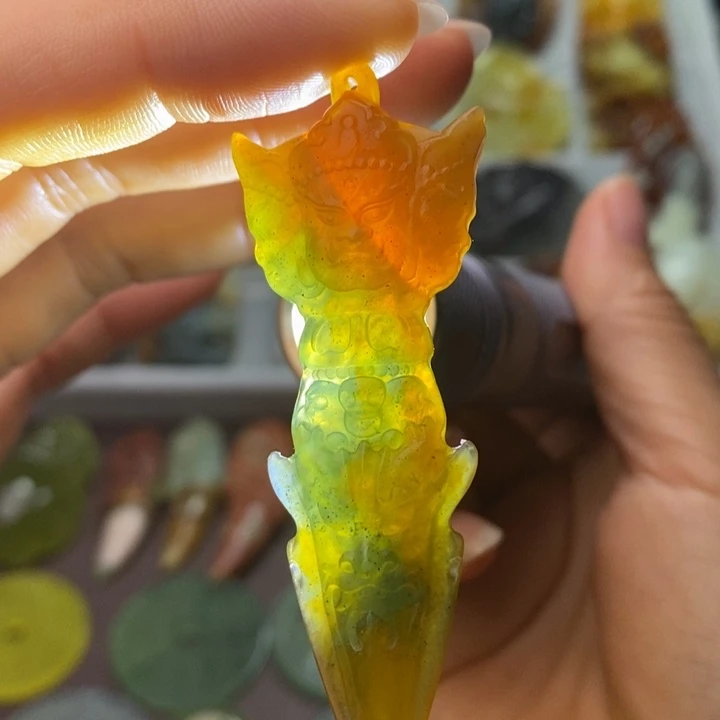 蛇纹石玉未镶嵌颈饰