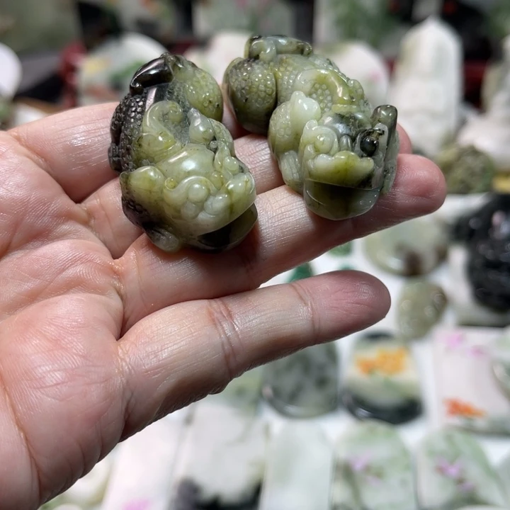 独山玉未镶嵌颈饰