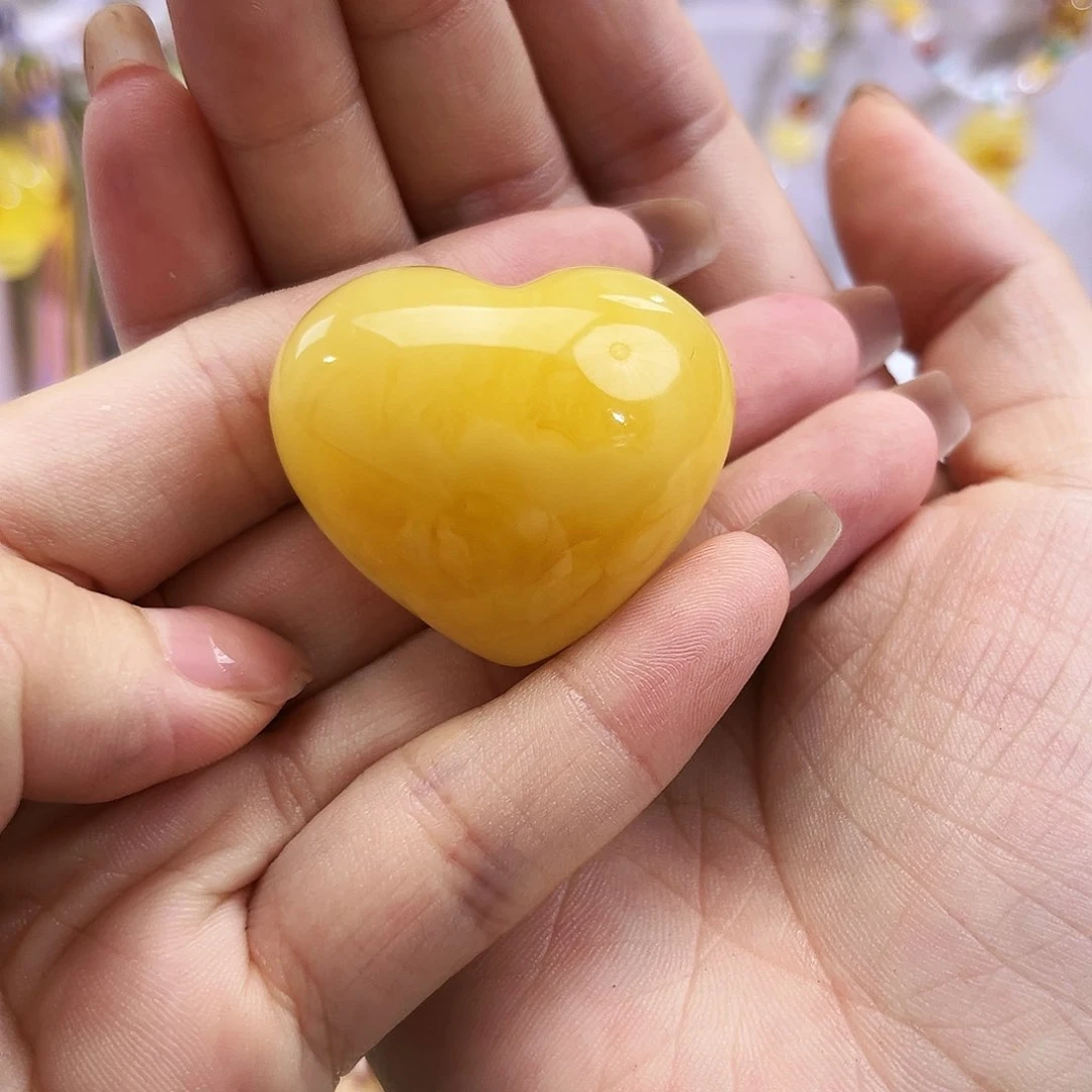 未镶嵌琥珀裸石捧****；爱心