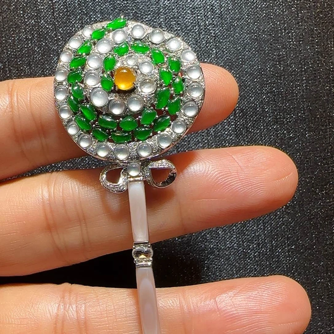 翡翠18K金镶嵌颈饰胸针