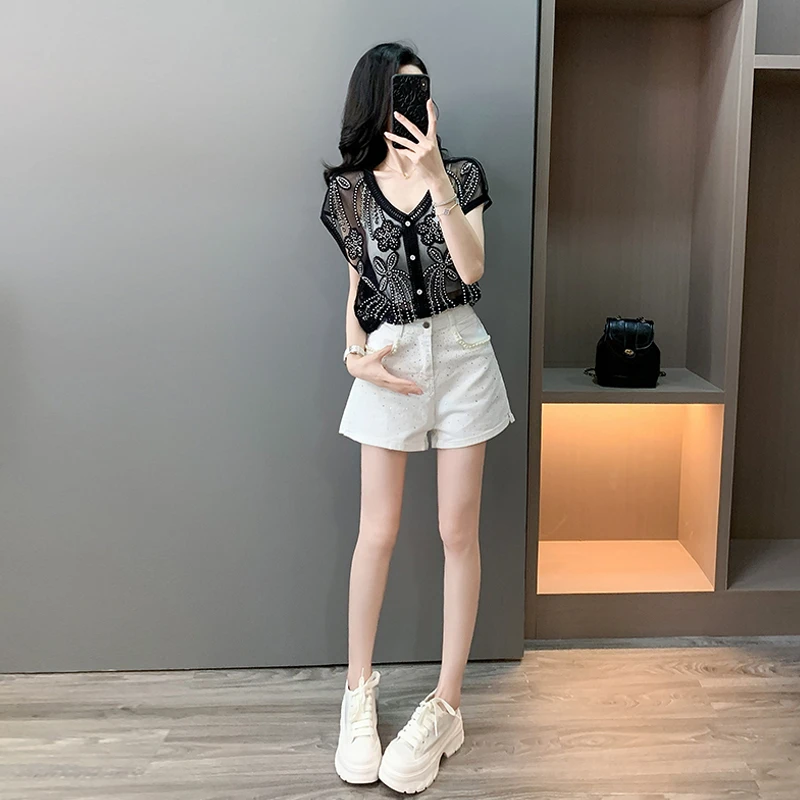 韩系2025夏季新款V领提花镂空无袖上衣重工白色烫钻牛仔短裤套装