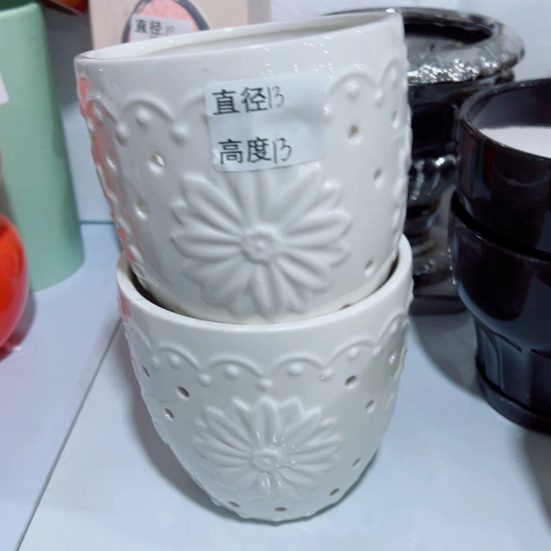 有孔，陶瓷花盆满10米包邮发货。