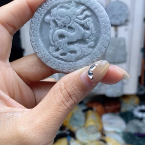 翡翠颈饰未镶嵌翡翠