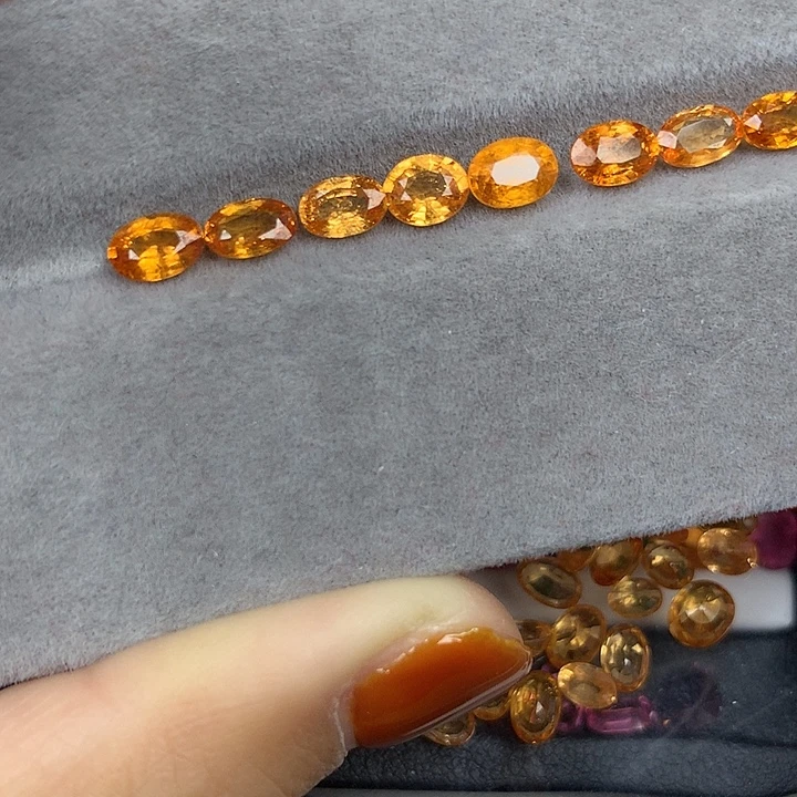 未镶嵌裸石石榴石芬达石