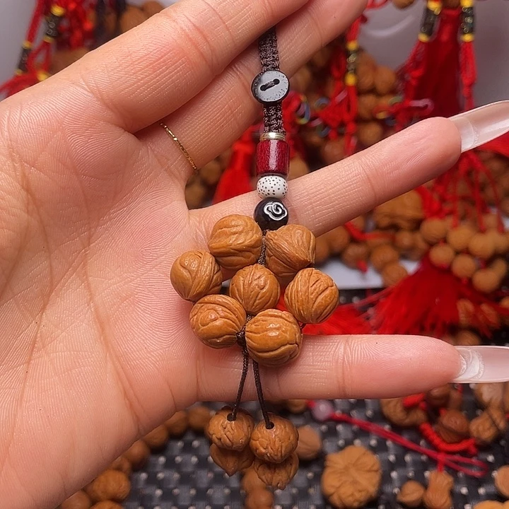 木质类龙纹桃枭挂件