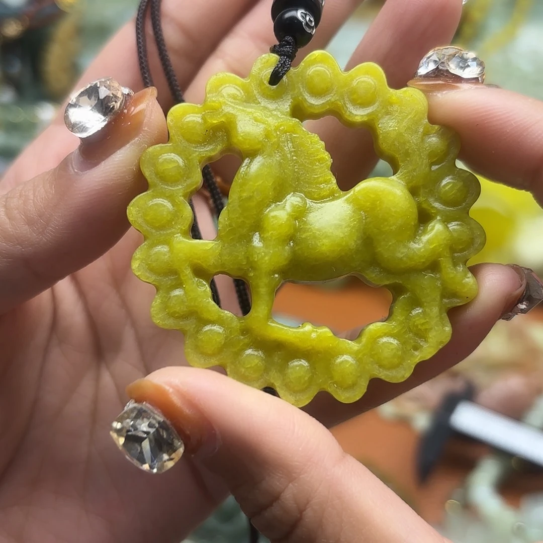 蛇纹石玉未镶嵌吊坠