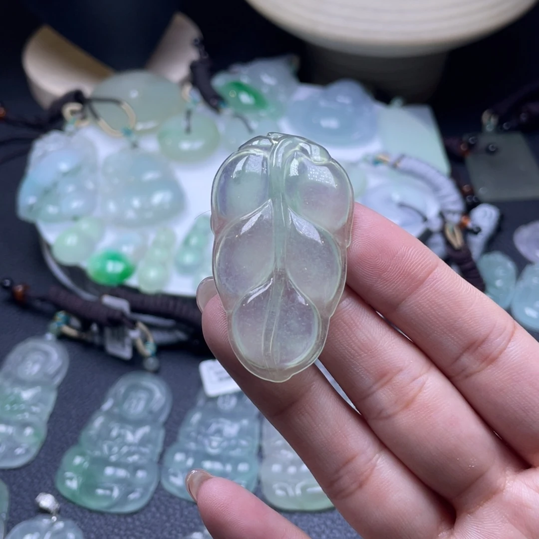 颈饰未镶嵌翡翠