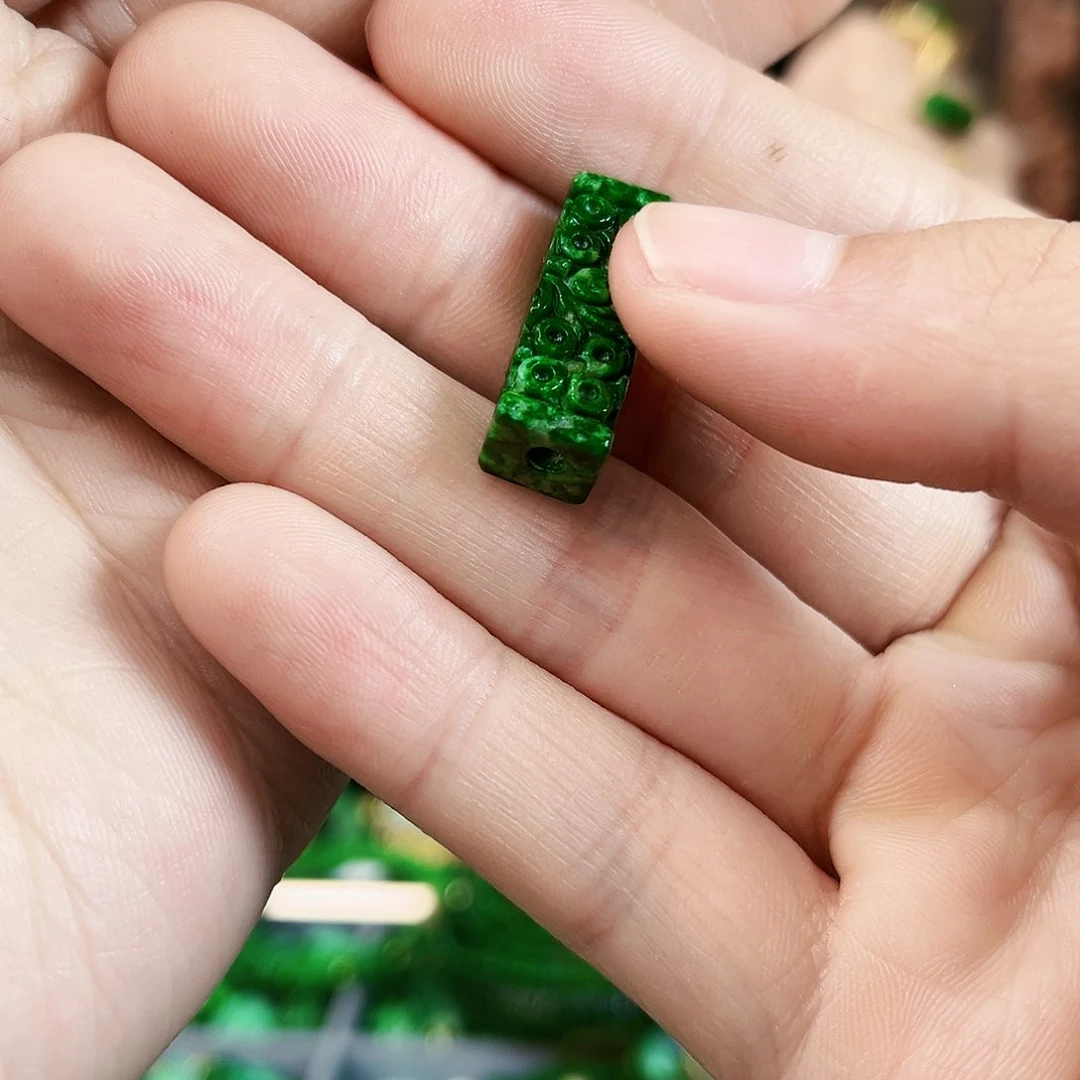 翡翠颈饰未镶嵌吊坠多样性