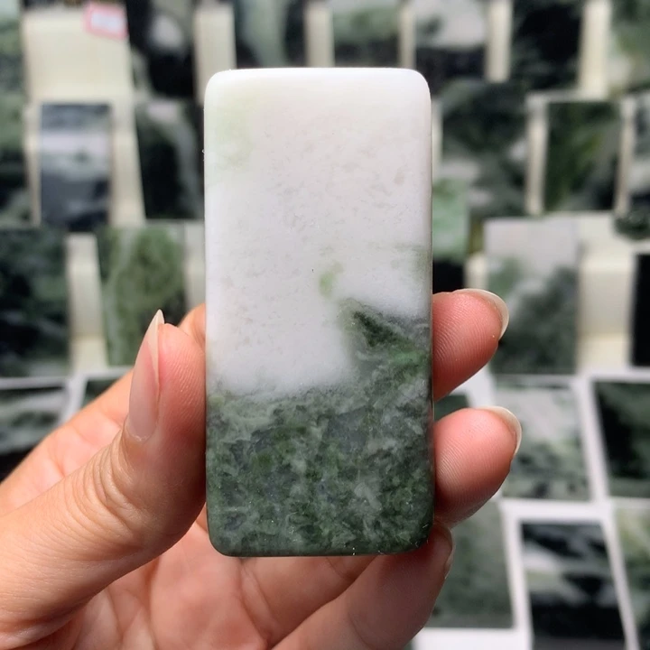 独山玉颈饰未镶嵌