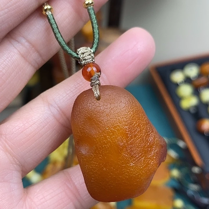 蜜蜡未镶嵌裸石吊坠