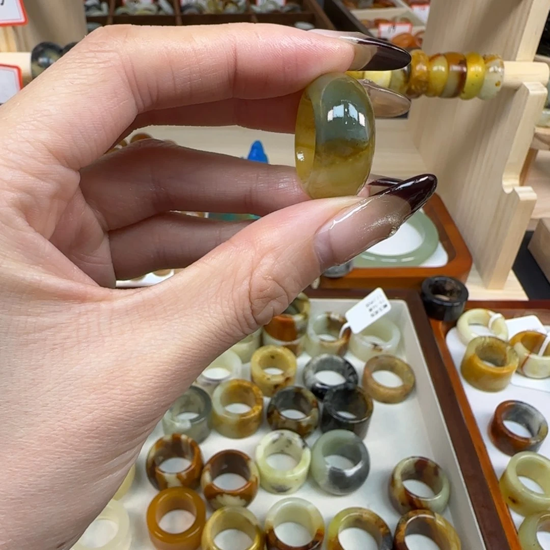 岫玉岫玉内径瑕疵不退16未镶嵌2*