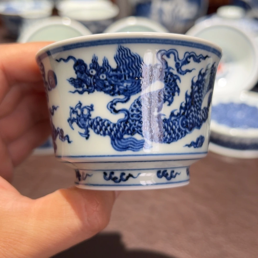 精品青花明龙纹撇口马蹄杯口径约7.8厘米