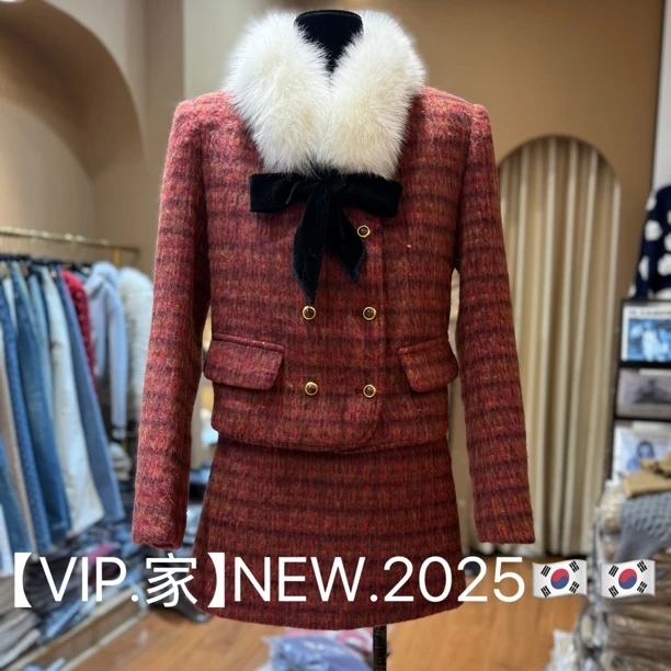 大婷子-订制小香风狐狸毛领羽羽内胆外套➕小香套装裙（8-80161-6）