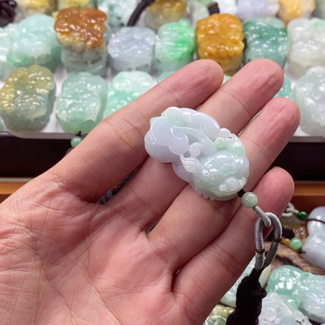 翡翠未镶嵌颈饰貔貅