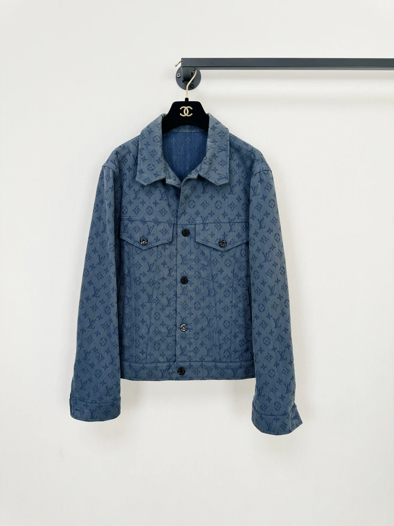 95新 LouisVuitton/路易威登 95新满Logo牛仔外套/44码