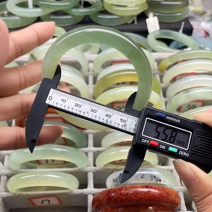蛇纹石玉未镶嵌手镯19