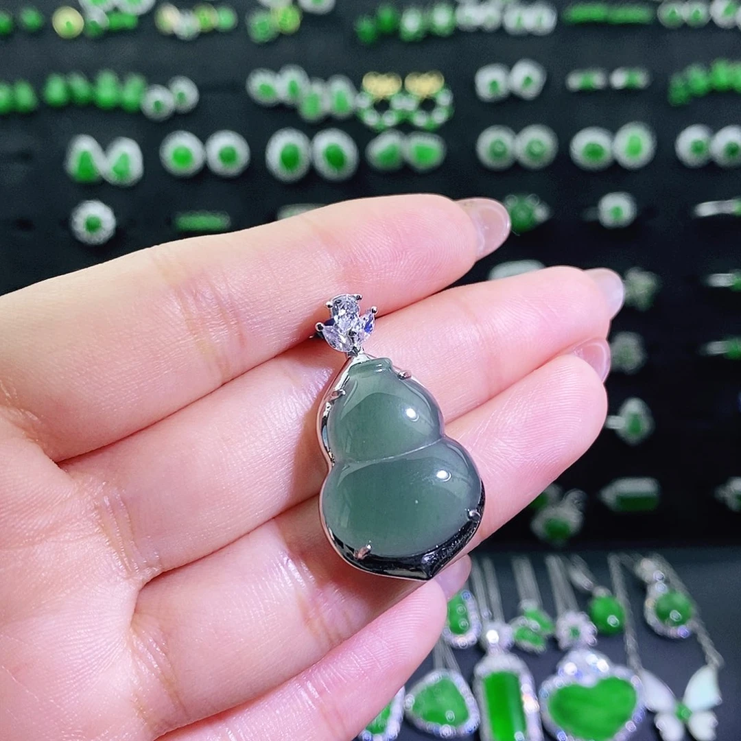 翡翠银S925镶嵌颈饰多样性