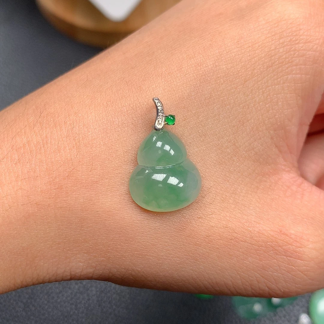 吊坠(赠链)18K金镶嵌翡翠不**名