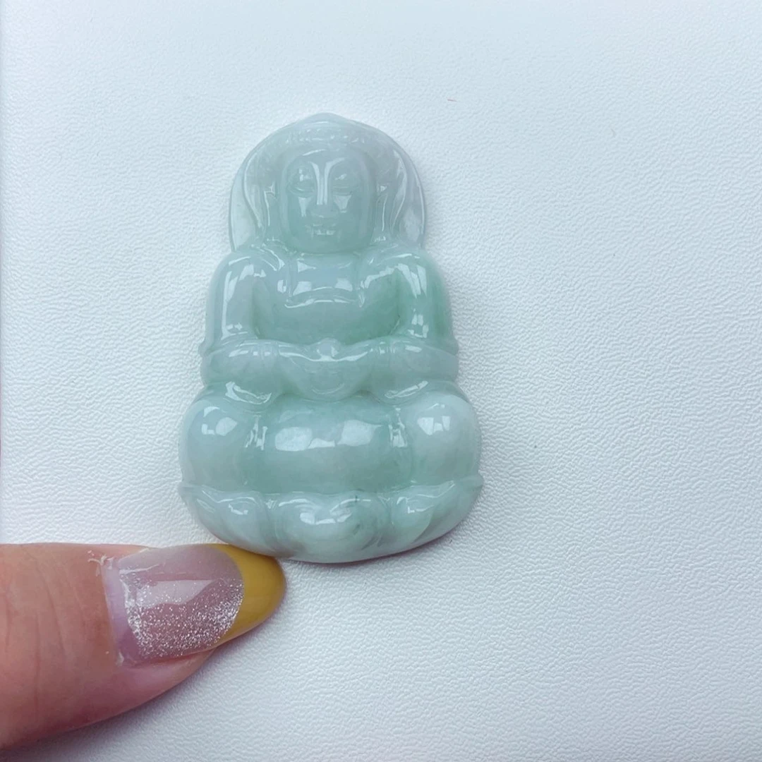 翡翠未镶嵌颈饰小**。