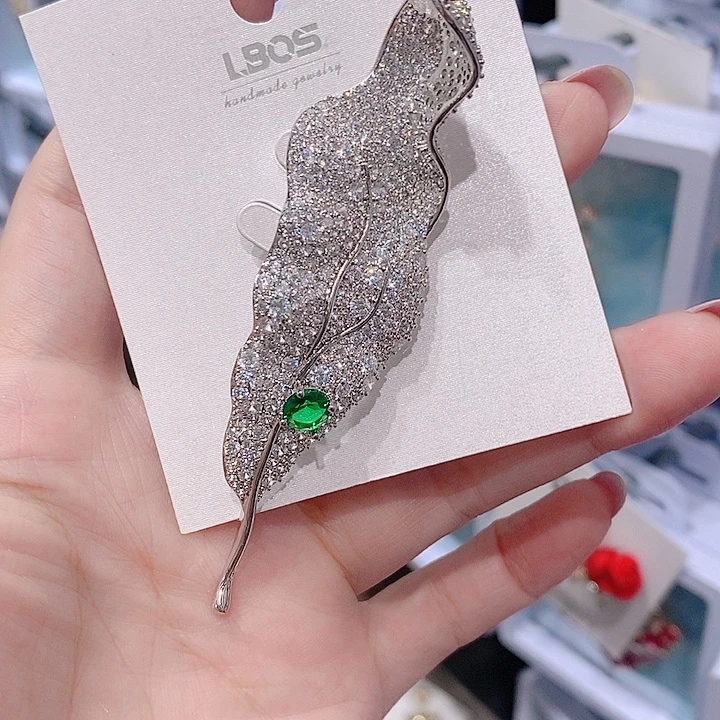 锆石铜合金叶子胸针 奢华重工