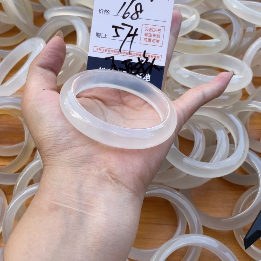 给***下玛瑙/玉髓未镶嵌手镯