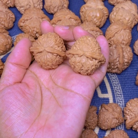 【闪购商品】文玩核桃吊坠钱***晨白狮子38