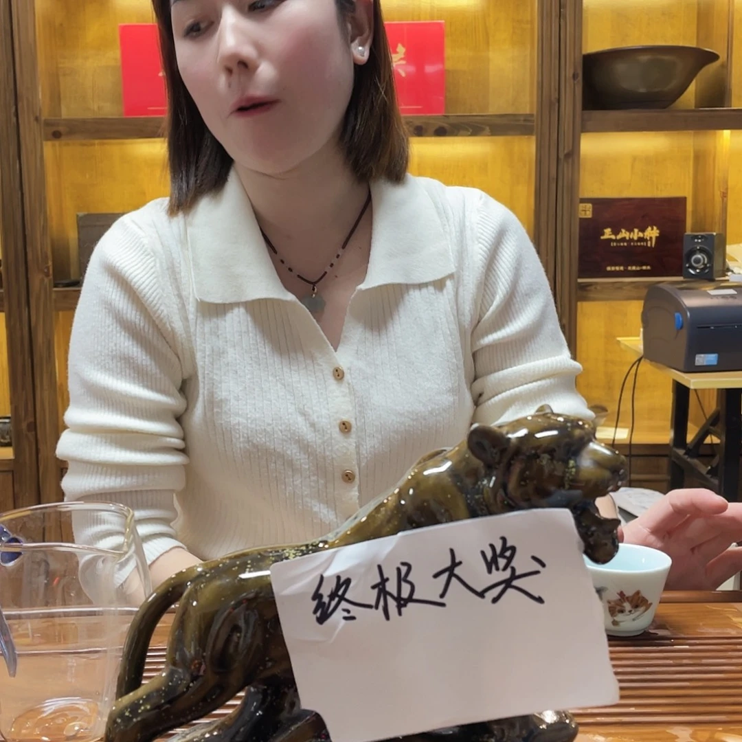 玉***人茶盏796来咯来咯快开门