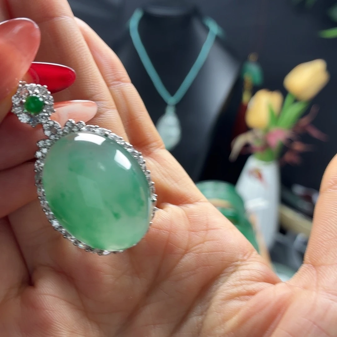 欢***乐石英质玉未镶嵌吊坠