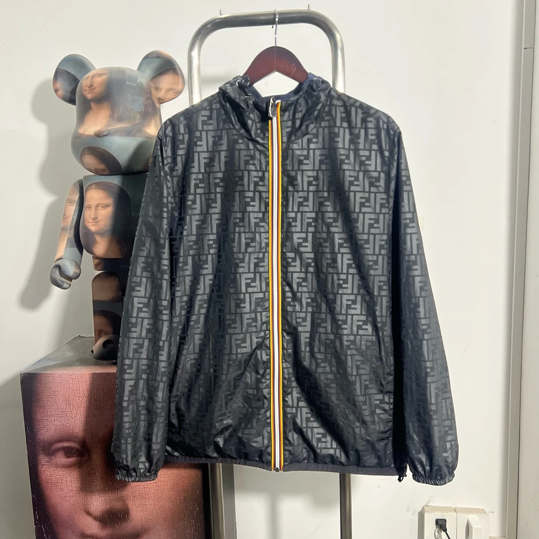 99新 FENDI/芬迪 满印双面冲锋衣 AA0801尺码：M衣长72胸围60