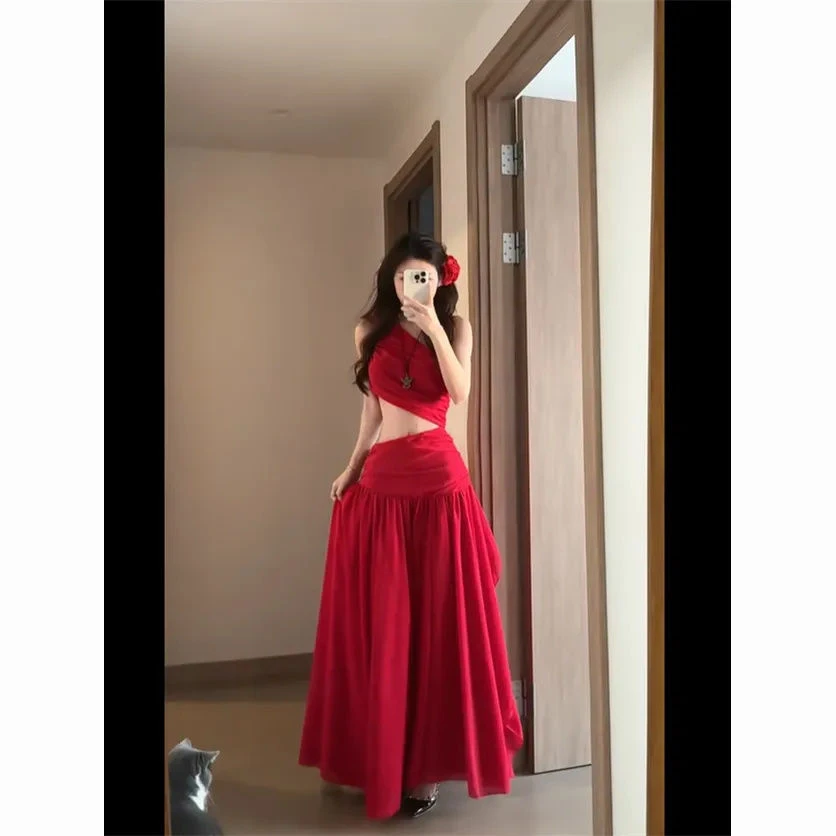 气质知性红色斜肩漏腰长裙夏季新款绝美气质氛围感海边度假连衣裙