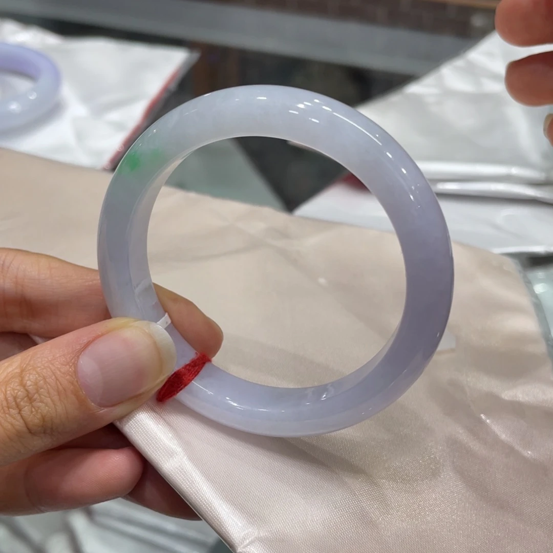 翡翠手镯未镶嵌翡翠手镯