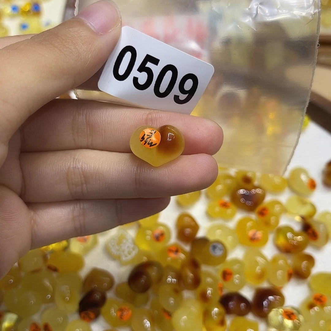 大***店琥珀未镶嵌珠宝奇石