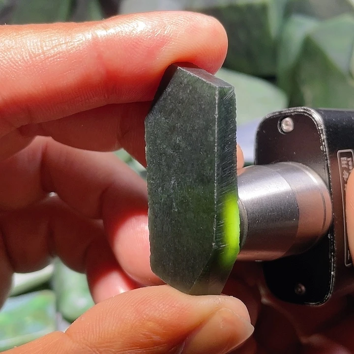 和田玉（碧玉）未镶嵌珠宝奇石