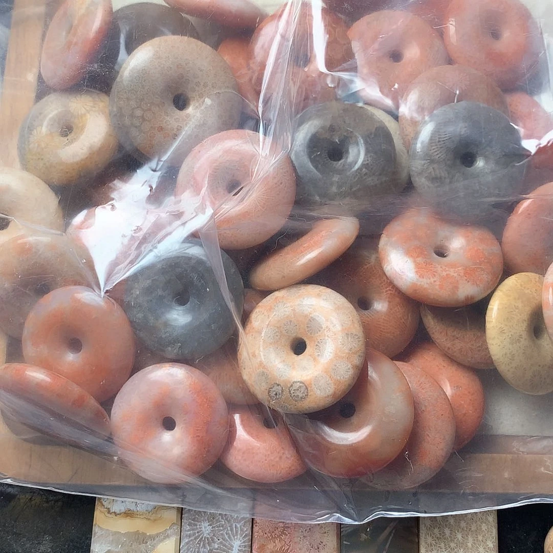 硅化珊瑚（珊瑚玉）颈饰未镶嵌喜****理