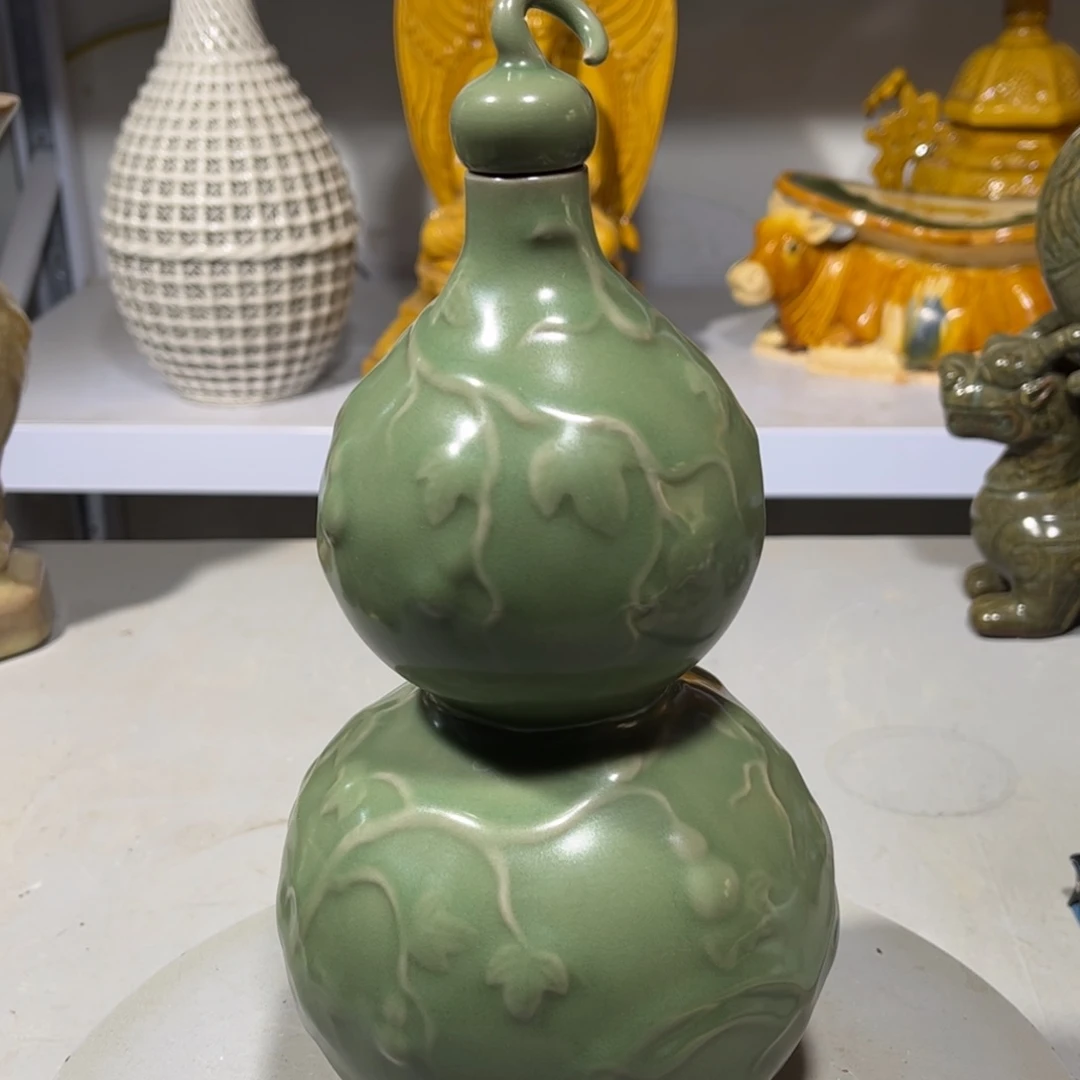 瓶龙泉青瓷品相完美