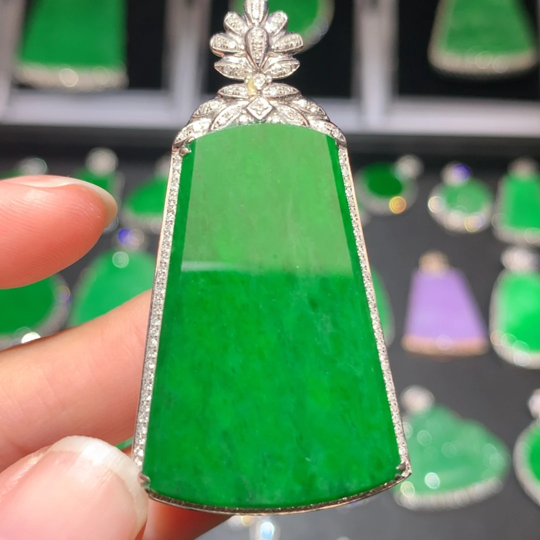 翡翠颈饰18K金镶嵌翡翠