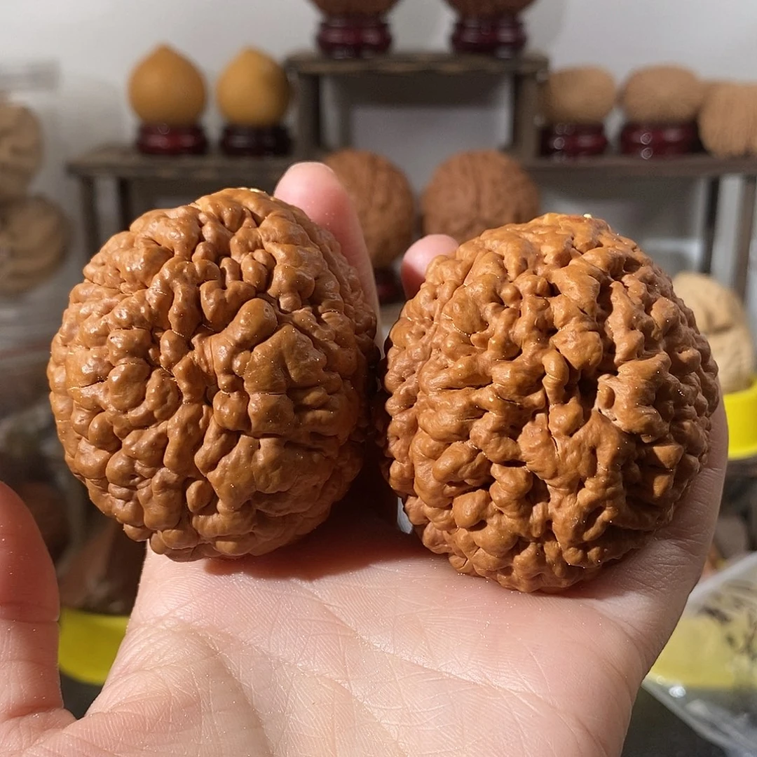 吊坠文玩核桃三瓣脑纹金刚爆肉微色5261