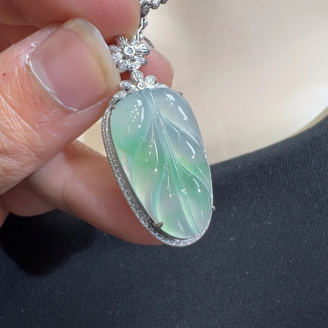 翡翠吊坠(不含链)18K金镶嵌