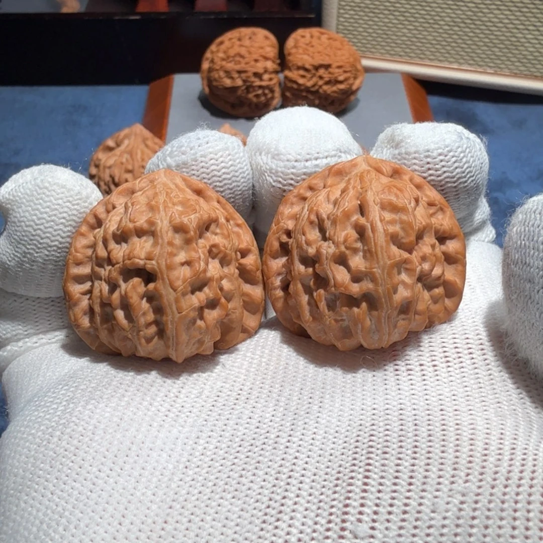 文玩核桃把件三角白36