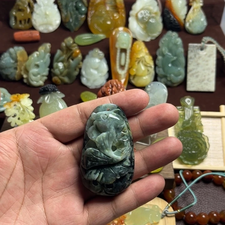 蛇纹石玉合金颈饰