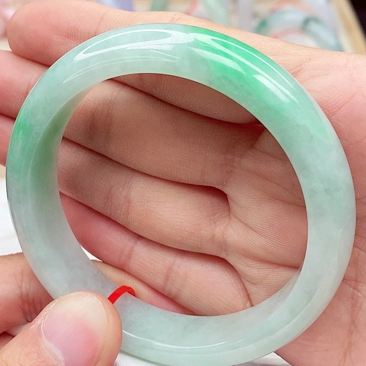 翡翠手镯未镶嵌57圈口