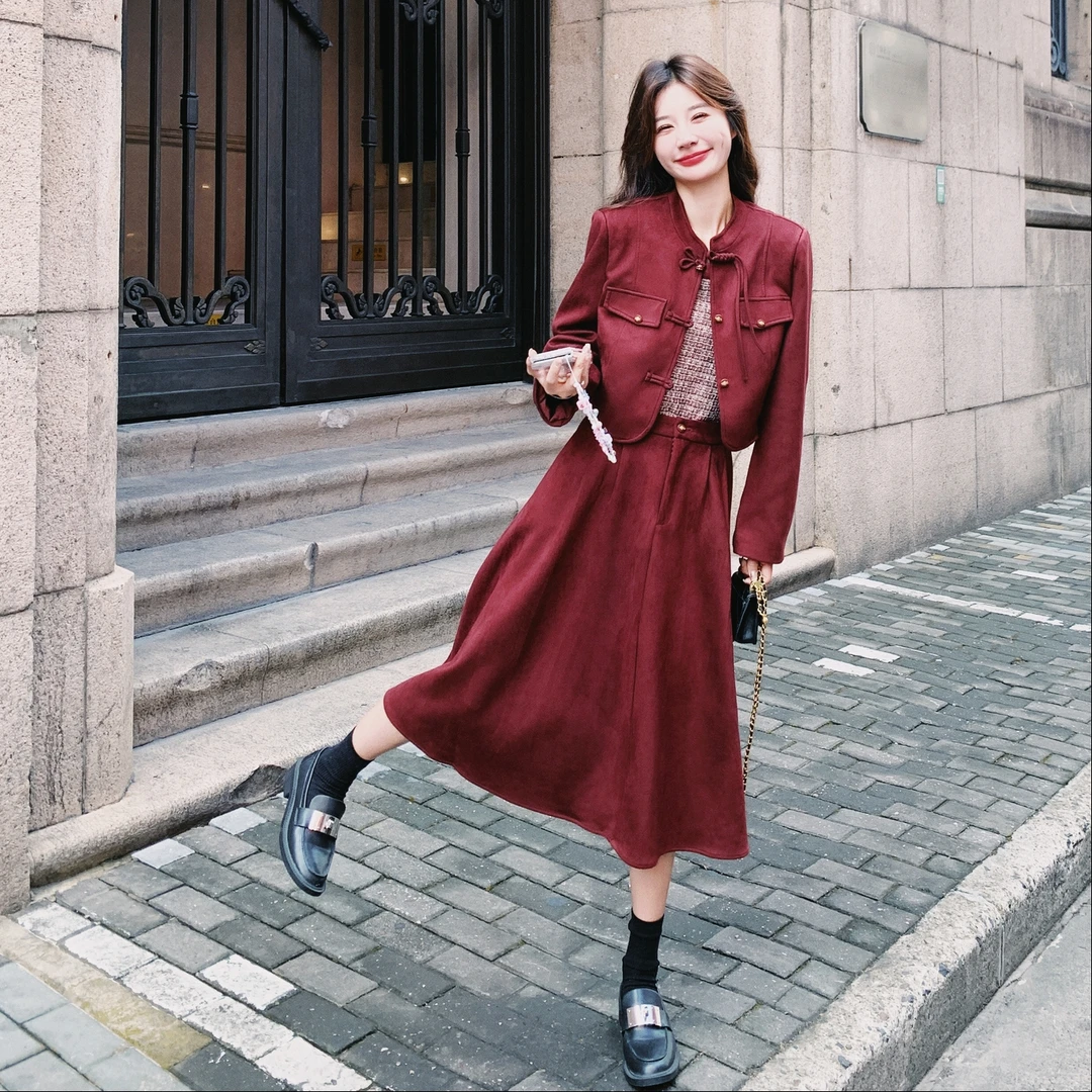 复古酒红色麂皮绒小香风套装裙女秋季新款短外套吊带半身裙三件套