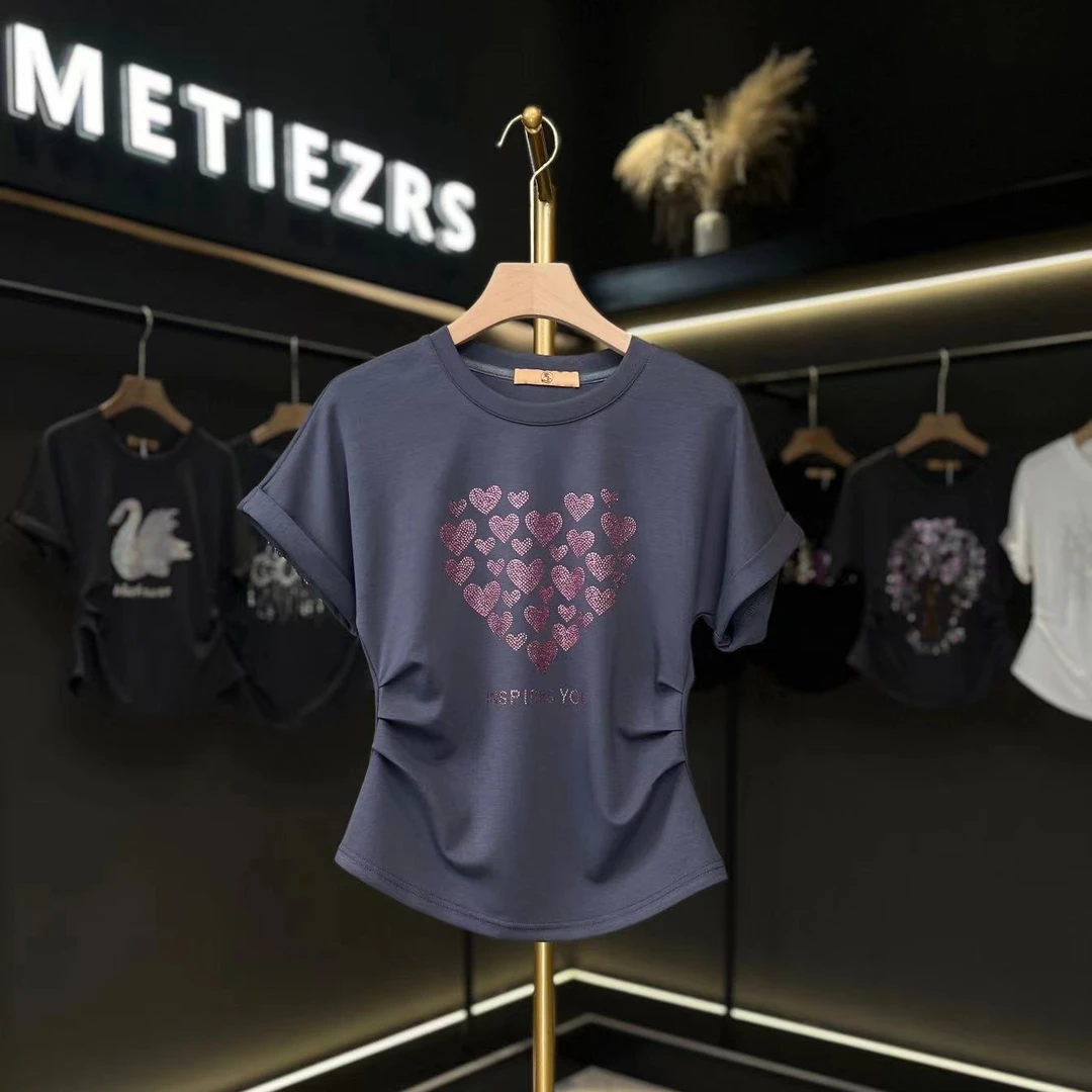 素甸夏季新款浪漫桃心烫钻T恤Q24BT1731