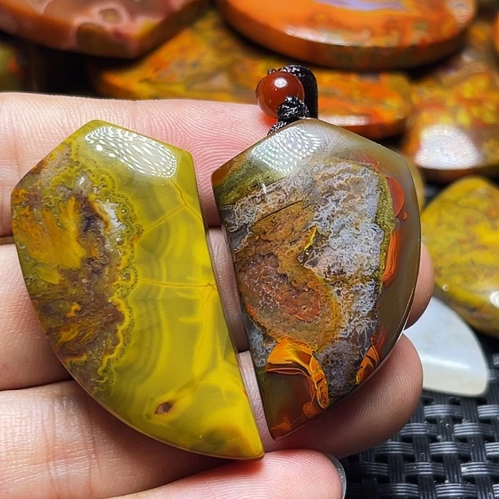 至***石玛瑙/玉髓未镶嵌颈饰